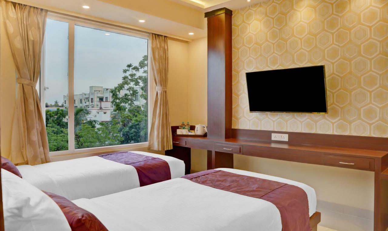 Treebo Premium The Crystal Hotel Calcutta Buitenkant foto