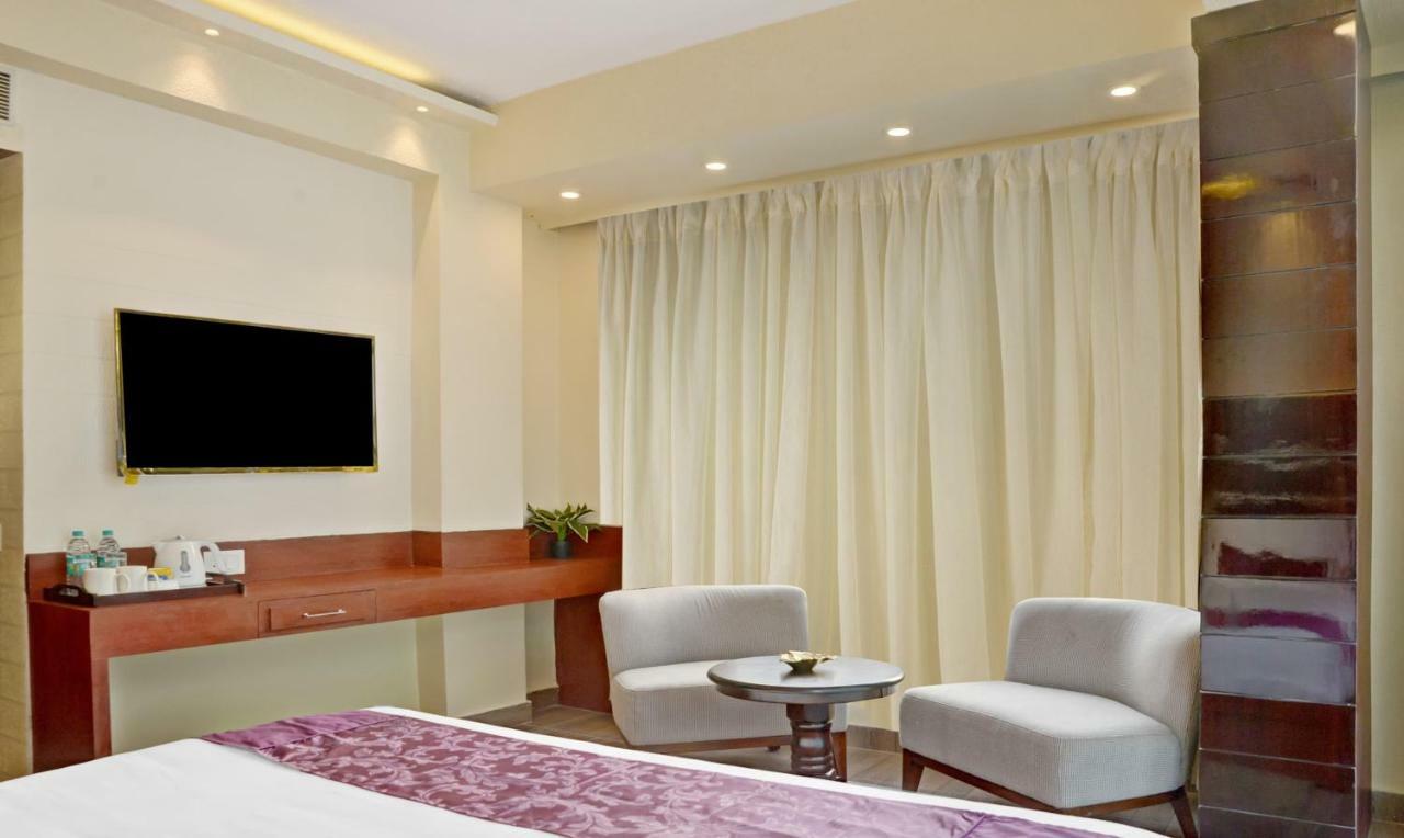 Treebo Premium The Crystal Hotel Calcutta Buitenkant foto